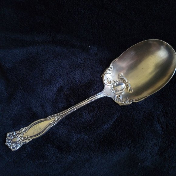 Antique Wm A Rogers A1 Silverplated Berry Spoon - Warwick Pattern, Monogrammed - Picture 1 of 5